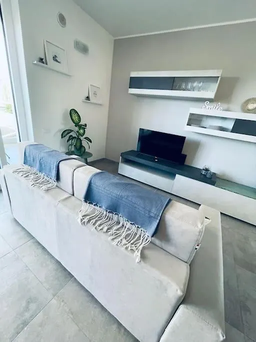 Marina House Rome Airport - Sea View Apartment Fiumicino 0*,