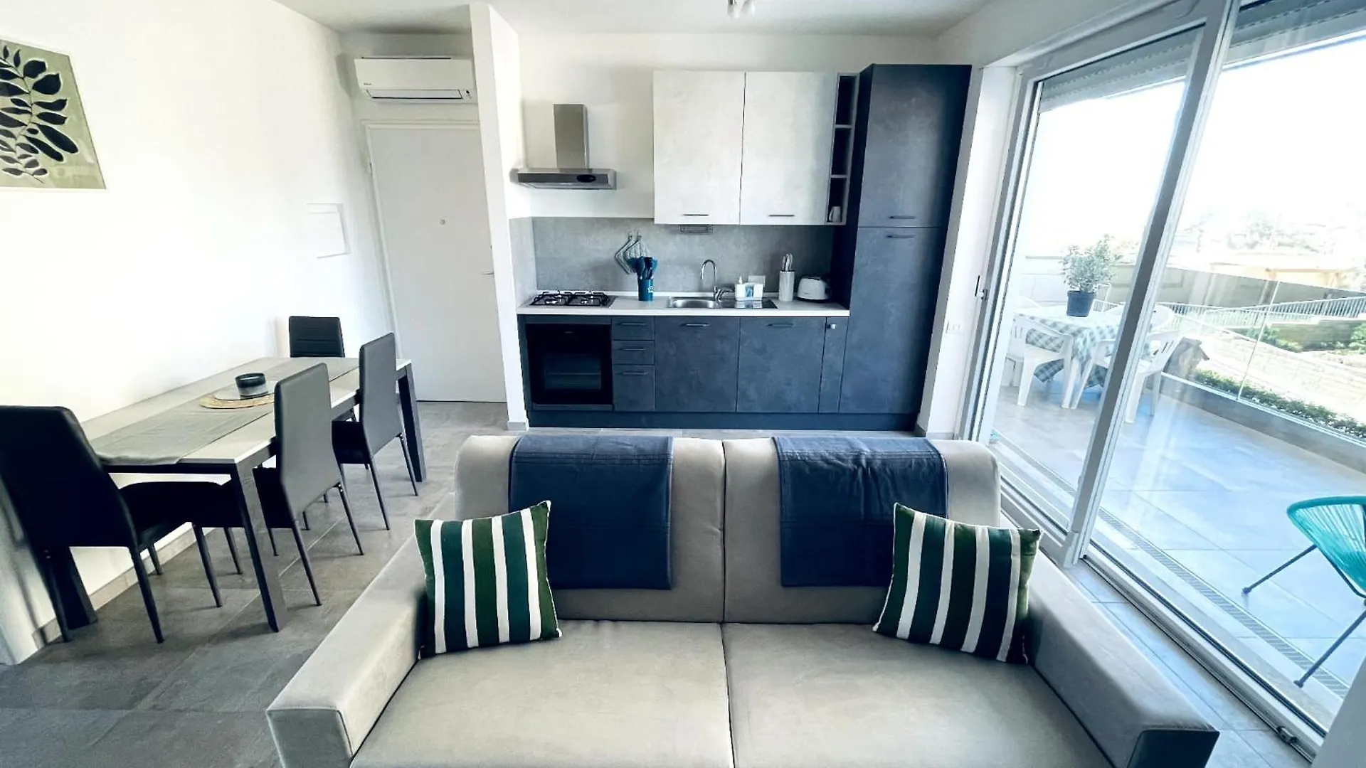 Marina House Rome Airport - Sea View Apartment Fiumicino Italy